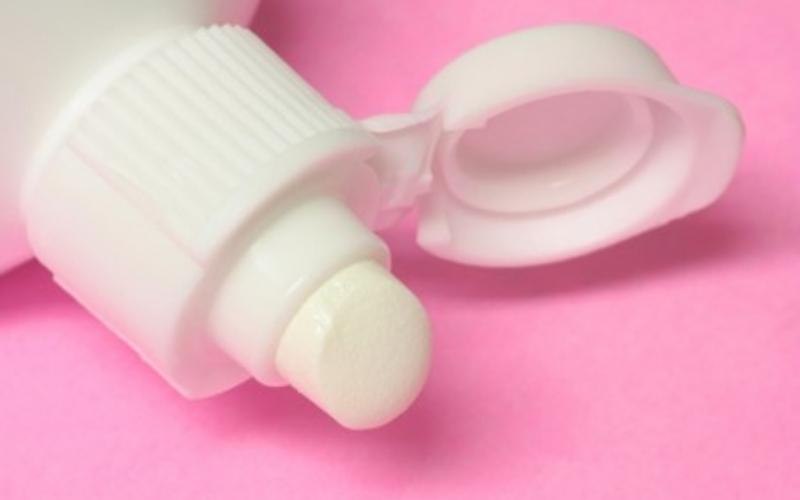 trị mụn bằng kem