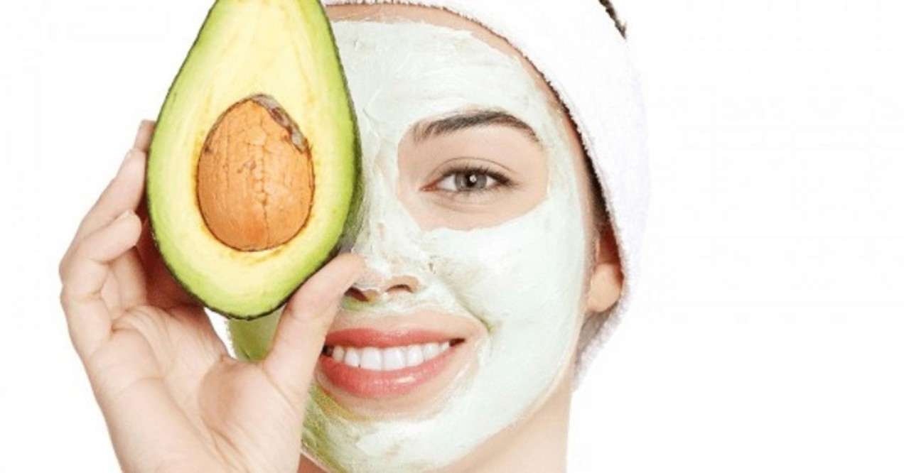 Cách làm trắng da bằng sữa tươi không đường và quả bơ